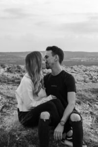 Dorina Bögre Couple Photoshoot and Engagement Photographer